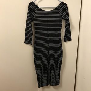 H&M 3/4 Sleeved Mid Length Dress